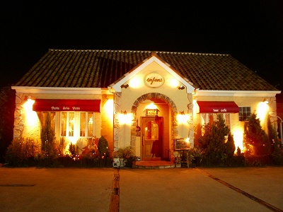 アンファン　洋食イタリア　夜景　外観　かわいい